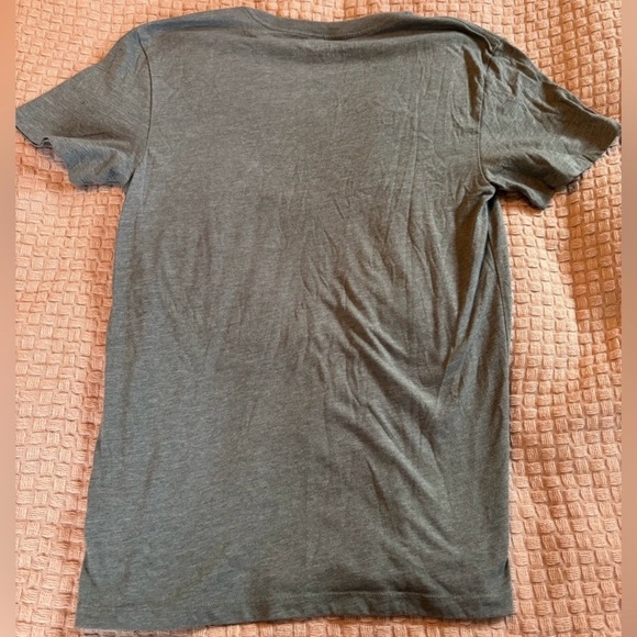 Vineyard Vines 145th Kentucky Derby Men's Grey Short Sleeve Tee Size XS - Picture 4 of 7